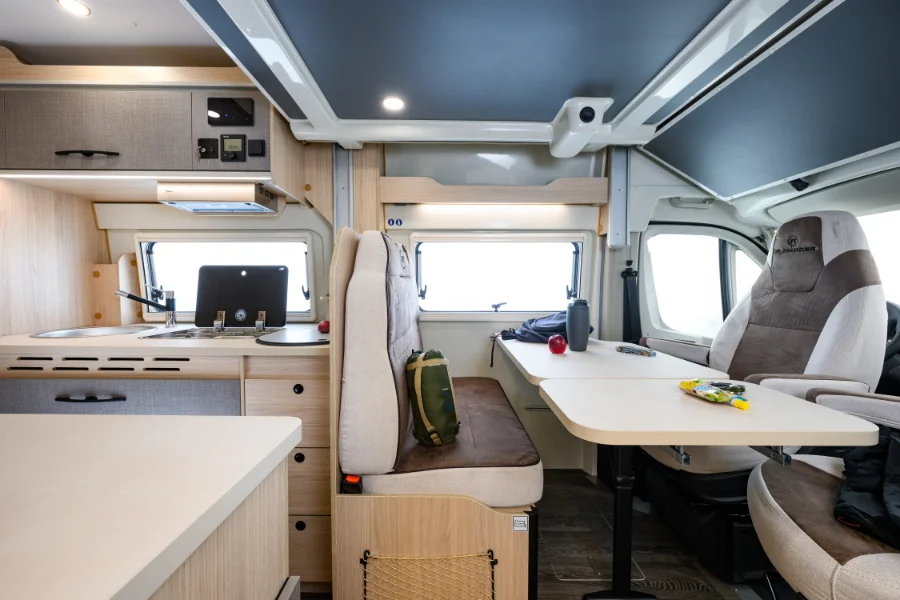 r595-dinette